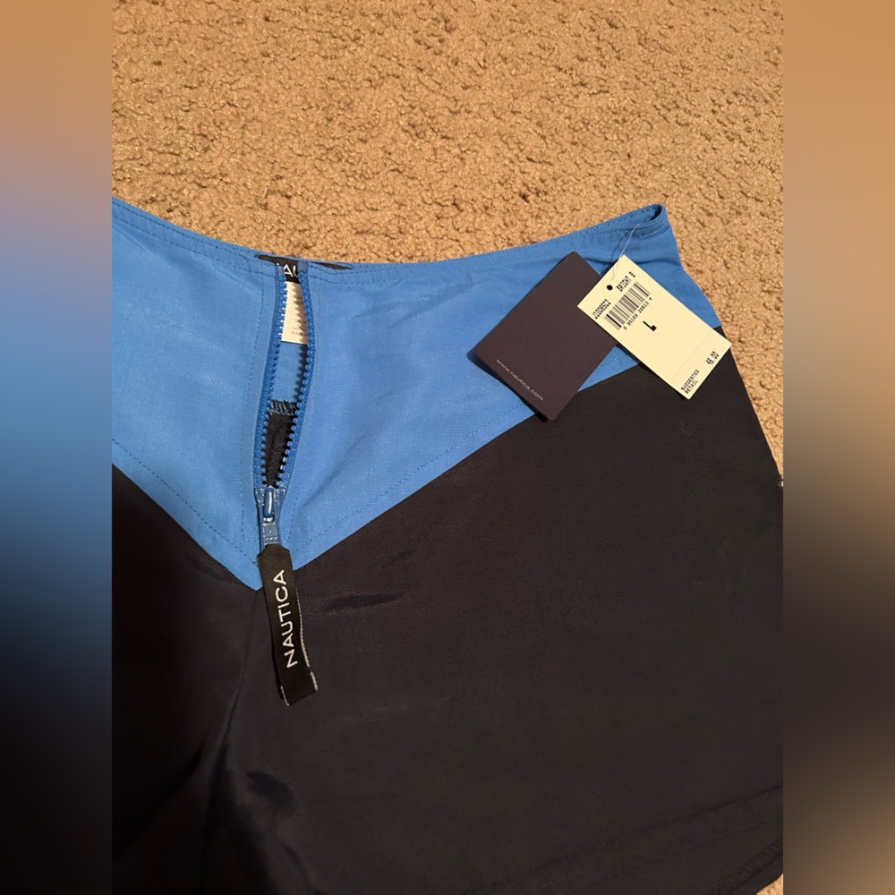 Nautica New Women’s Pull-On Shorts Size L Blue Front Zipper - Picture 2 of 9